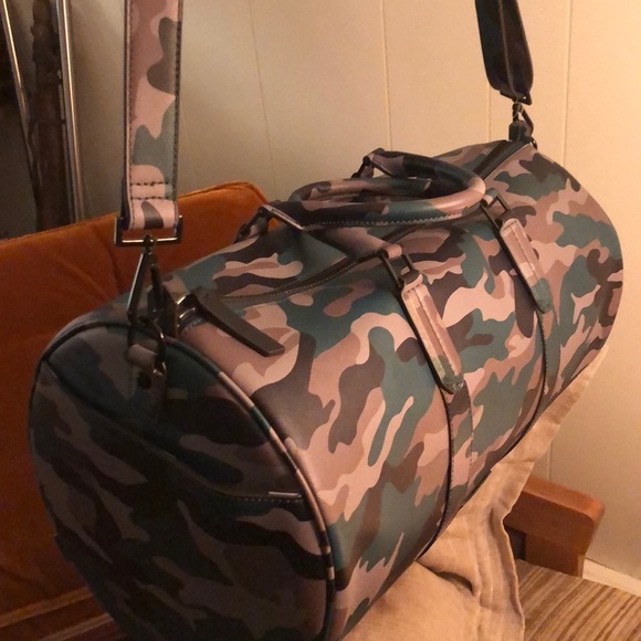 Uri Minkoff Saffiano duffel - Picture 4 of 4